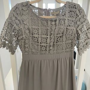 Polagram - knee length dress in light gray with crochet top